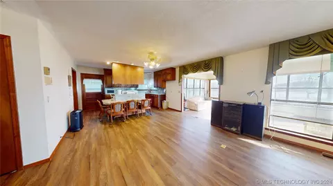 Dining - 6380 Lowe Lake Rd, Davis, OK 73030 photo 2 of 2