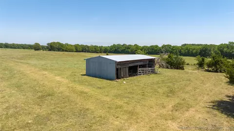 Exterior - 6380 Lowe Lake Rd, Davis, OK 73030 photo 2 of 6
