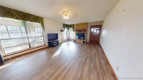 Living - 6380 Lowe Lake Rd, Davis, OK 73030 photo 2 of 3