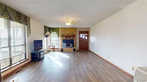 Living - 6380 Lowe Lake Rd, Davis, OK 73030 photo 1 of 3