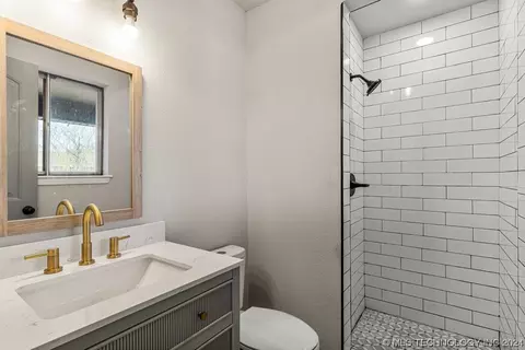 Bath - 8266 E 33rd Pl, Tulsa, OK 74145 photo 1 of 6