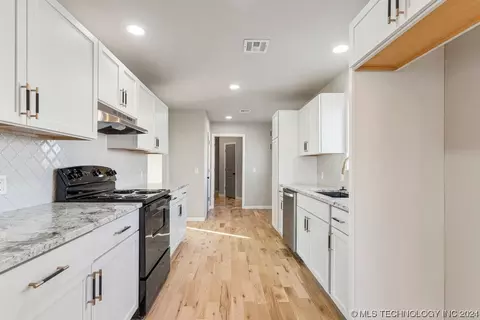 Kitchen - 8266 E 33rd Pl, Tulsa, OK 74145 photo 1 of 4
