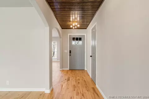 Entry Way - 8266 E 33rd Pl, Tulsa, OK 74145 photo 2 of 2