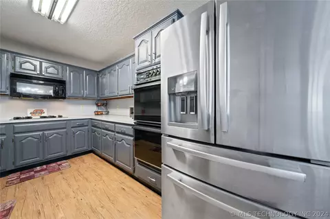 Kitchen - 12431 E 35th St, Tulsa, OK 74146 photo 3 of 4