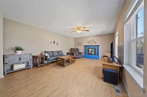 Living - 12431 E 35th St, Tulsa, OK 74146 photo 2 of 4