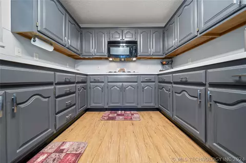 Kitchen - 12431 E 35th St, Tulsa, OK 74146 photo 2 of 4