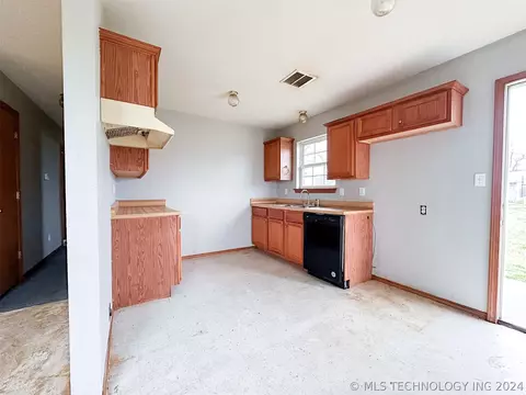 205 E Main St, Centrahoma, OK 74534 photo 7