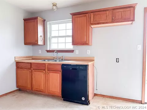 205 E Main St, Centrahoma, OK 74534 photo 8