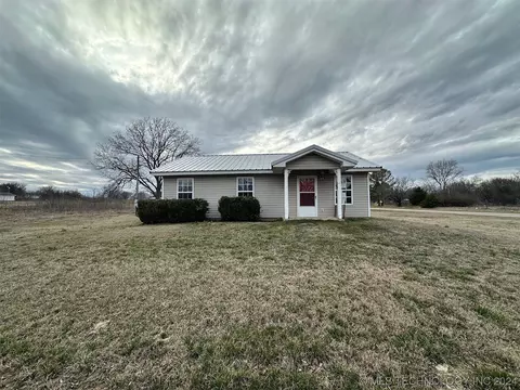 205 E Main St, Centrahoma, OK 74534 photo 3