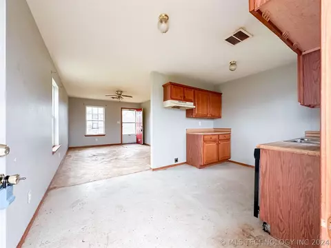 205 E Main St, Centrahoma, OK 74534 photo 5