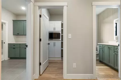 Entry Way - 1111 E 38th St, Tulsa, OK 74105 photo 4 of 4