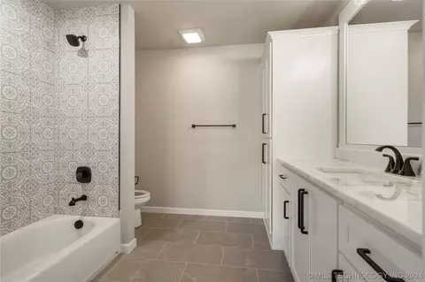 Bath - 1111 E 38th St, Tulsa, OK 74105 photo 7 of 9