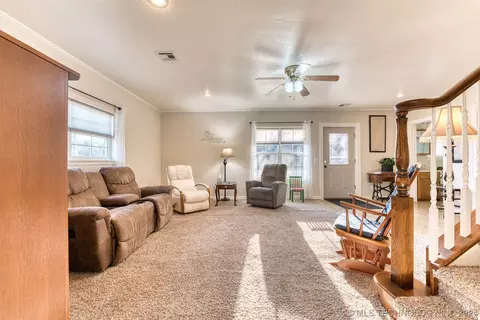 Living - 3720 E 116th St, Perkins, OK 74059 photo 4 of 4