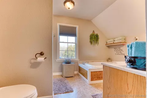 Bath - 3720 E 116th St, Perkins, OK 74059 photo 2 of 4