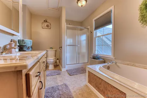 Bath - 3720 E 116th St, Perkins, OK 74059 photo 3 of 4