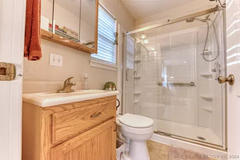 Bath - 3720 E 116th St, Perkins, OK 74059 photo 1 of 4