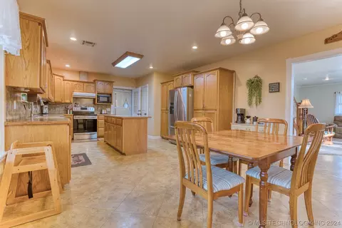 Dining - 3720 E 116th St, Perkins, OK 74059 photo 1 of 1
