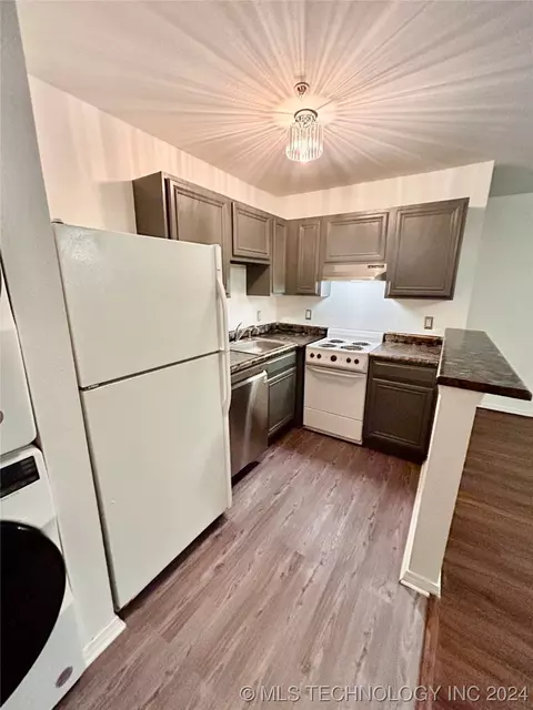 1904 E 66th Place 308, Tulsa, OK 74136 photo 8