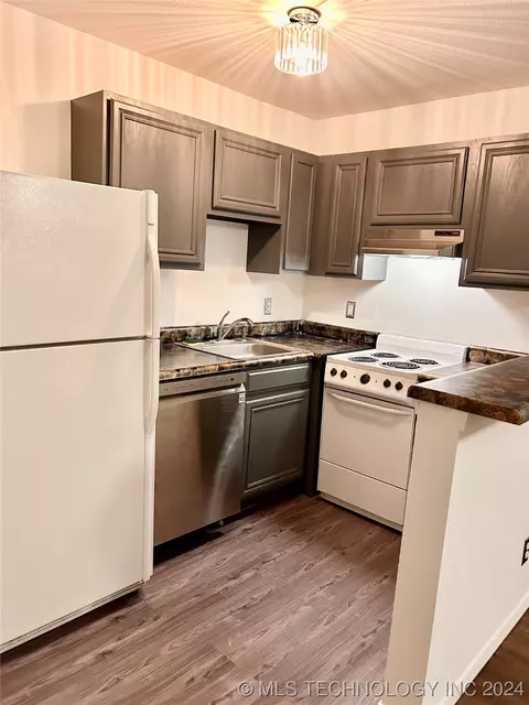 1904 E 66th Place 308, Tulsa, OK 74136 photo 7