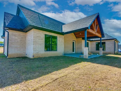 Exterior - 1213 S Monte Vis, Ada, OK 74820 photo 7 of 8