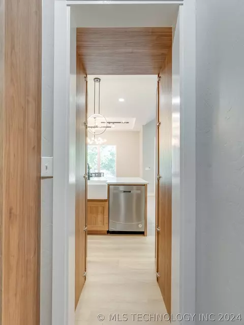 Entry Way - 1213 S Monte Vis, Ada, OK 74820 photo 2 of 2
