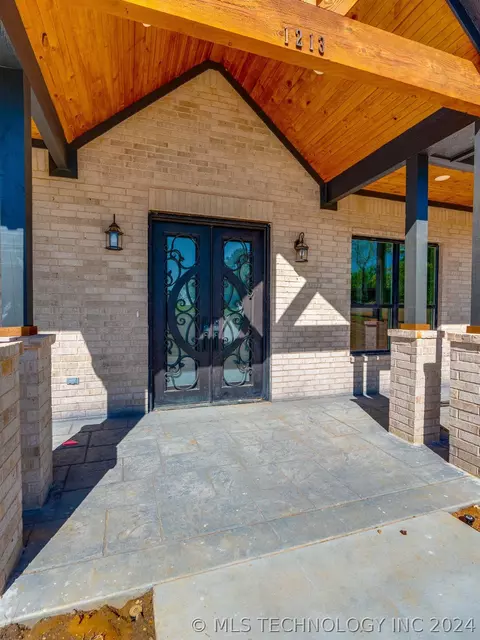Exterior - 1213 S Monte Vis, Ada, OK 74820 photo 4 of 8