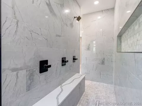 Bath - 1213 S Monte Vis, Ada, OK 74820 photo 7 of 12