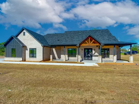 Exterior - 1213 S Monte Vis, Ada, OK 74820 photo 2 of 8