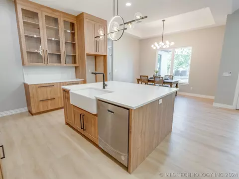 Kitchen - 1213 S Monte Vis, Ada, OK 74820 photo 5 of 6