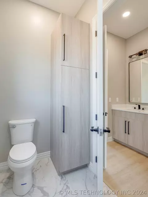 Bath - 1213 S Monte Vis, Ada, OK 74820 photo 11 of 12