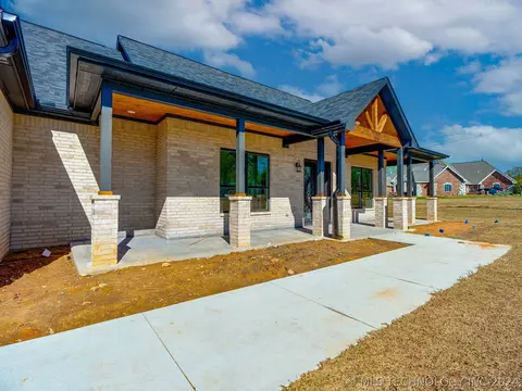 Exterior - 1213 S Monte Vis, Ada, OK 74820 photo 3 of 8
