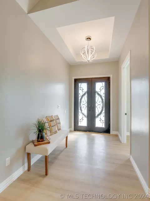 Entry Way - 1213 S Monte Vis, Ada, OK 74820 photo 1 of 2