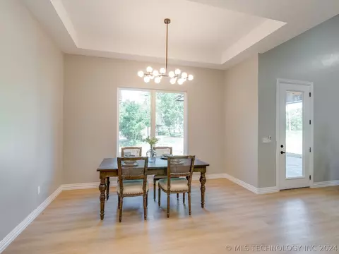 Dining - 1213 S Monte Vis, Ada, OK 74820 photo 2 of 3