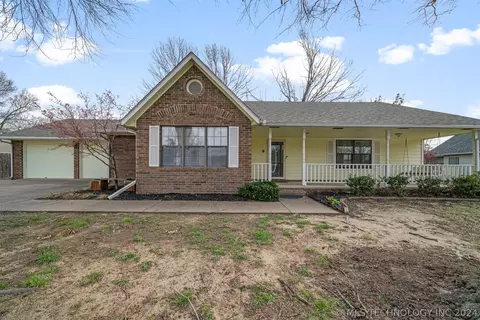 1705 Marietta St, Pryor, OK 74361