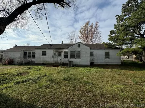 Exterior - 1242 E 3rd St, Cushing, OK 74023 photo 8 of 12