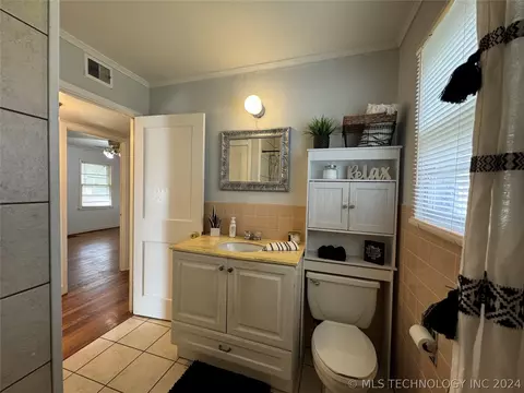 Bath - 1242 E 3rd St, Cushing, OK 74023 photo 4 of 4