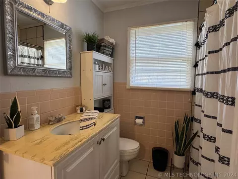 Bath - 1242 E 3rd St, Cushing, OK 74023 photo 1 of 4