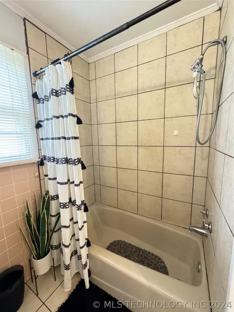 Bath - 1242 E 3rd St, Cushing, OK 74023 photo 3 of 4