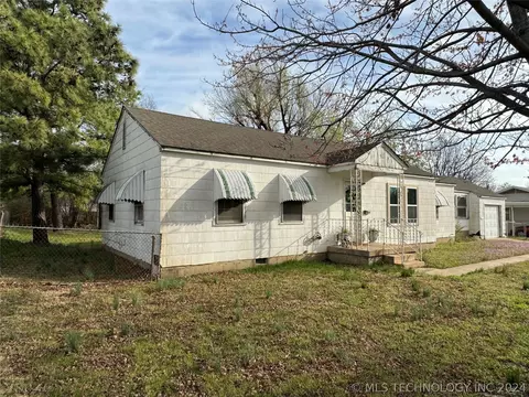Exterior - 1242 E 3rd St, Cushing, OK 74023 photo 9 of 12