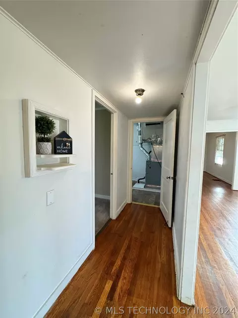 Entry Way - 1242 E 3rd St, Cushing, OK 74023 photo 4 of 4