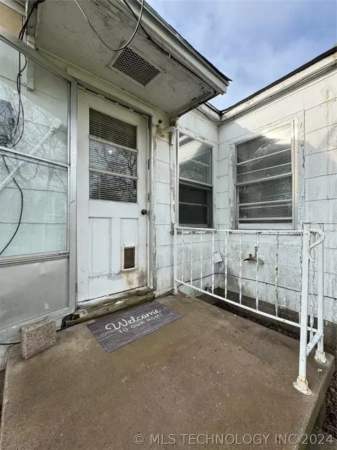 Exterior - 1242 E 3rd St, Cushing, OK 74023 photo 6 of 12