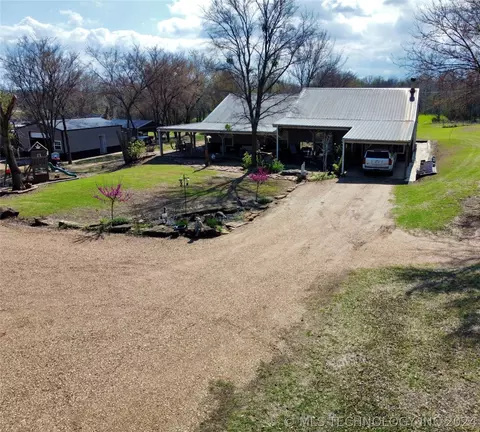 2011 S 14th St, Okemah, OK 74859