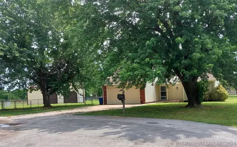 108 Cottonwood Cir, Pryor, OK 74361