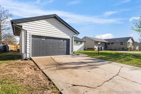 Exterior - 6765 E 28th St, Tulsa, OK 74129 photo 2 of 9