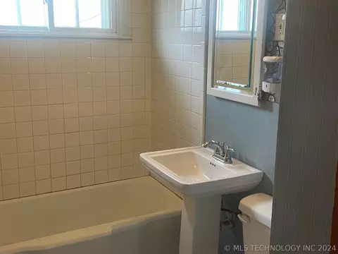 7734 E Independence St, Tulsa, OK 74115 photo 9
