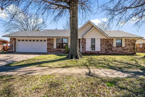 1108 SE 17 St, Pryor, OK 74361