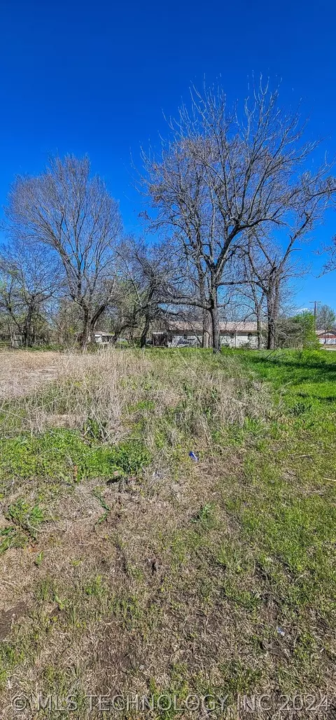 S B. Street, Eufaula, OK 74432 photo 6