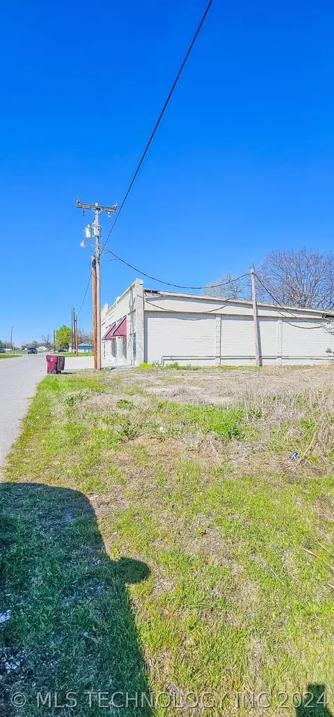 S B. Street, Eufaula, OK 74432 photo 8