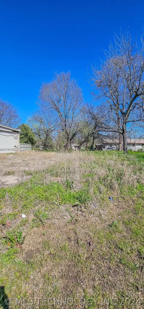 S B. Street, Eufaula, OK 74432 photo 5