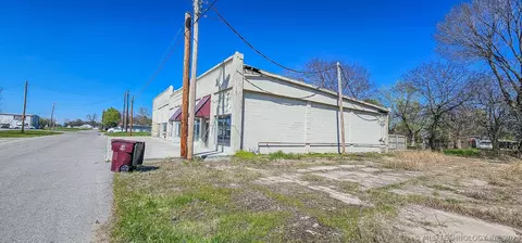 S B. Street, Eufaula, OK 74432 photo 2